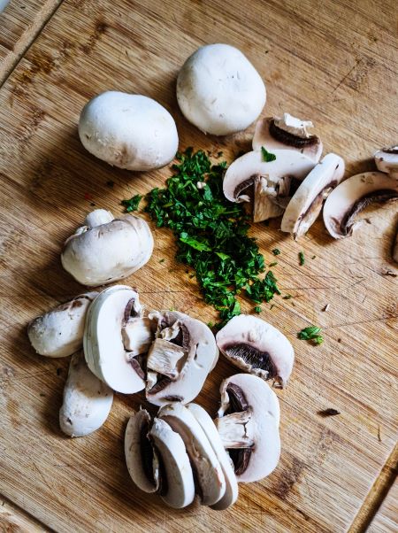 Welke factoren beïnvloeden de houdbaarheid van champignons?